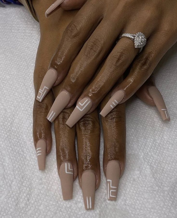 Chic French Nails, Acrylic Nails Nude Design, Nude Design Acrylic Nails, Hot Nails Trends 2023, Elegant Nails Classy Coffin, Nude Design Nails, Nude And Brown Nails, Brown Nude Nails Design, Nude Abstract Nails