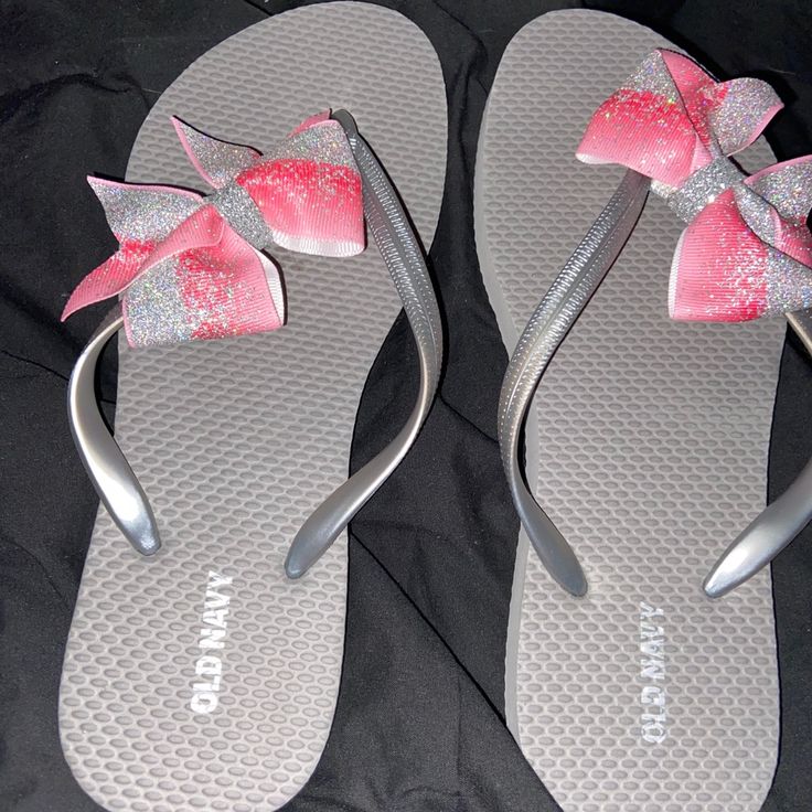 Cheer Sandals With Bow Never Worn Casual Pink Party Flip Flops, Pink Sandals For Beach Party, Pink Sandals For Beach Season Parties, Pink Flat Summer Flip Flops, Pink Party Flip Flops For Summer, Pink Summer Party Flip Flops, Summer Party Pink Flip Flops, Pink Party-style Summer Flip Flops, Sandals With Bow