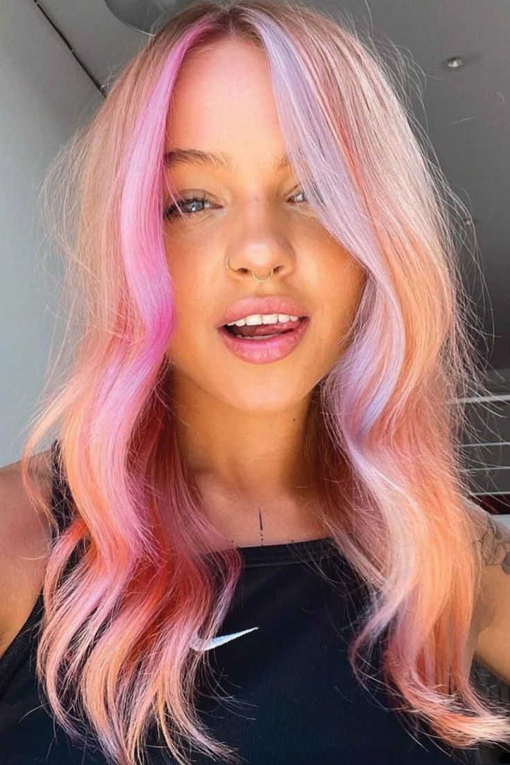 gemini hair, split dyed hair brown and blonde, blonde and brown split dye, split dye hair ideas Spring Hair Color Trends, Split Dyed Hair, Strawberry Blonde Hair Color, Peach Hair, Hair Color Crazy, Spring Hair Color, Strawberry Blonde Hair, Haircut And Color, Pastel Hair