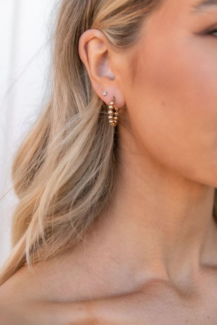 Second Persings Ideas, Gold Double Earrings, 2nd Ear Piercing, 2 Ear Piercings, Gold Hoop Earrings Style, Double Lobe Piercing, Dream Piercings, Second Ear Piercing, Minimalist Ear Piercings