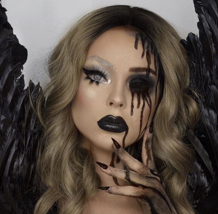 Dramatic Dark Eye Makeup, Grim Reaper Makeup, Dark Halloween Makeup, Dark Angel Makeup, Dark Angel Halloween Costume, Angel Halloween Makeup, Demon Halloween Costume, Halloween Costumes Women Scary, Demon Makeup