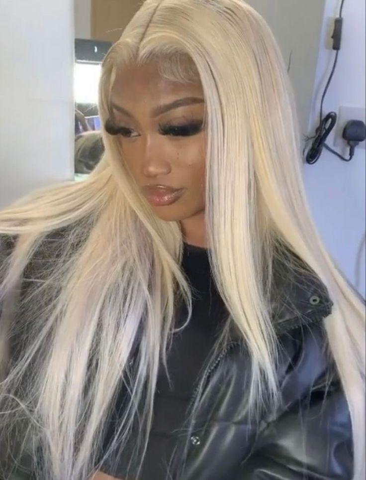 Pinterest @sarstephenn ʚɞ Platinum Blonde Wig Black Women, Platinum Blonde Wig, Blonde Hairstyles, Birthday Hair, Culture Magazine, Hair Laid, Platinum Blonde Hair, Baddie Hairstyles, Blonde Wig