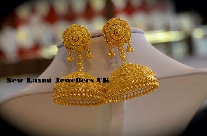 Gold earrings 10 Grams Gold Earrings Designs, Latest Jhumka Designs Gold 10 Grams, Jumka Design Gold, Unique Gold Jewelry Designs, Gold Jhumka Earrings, Gold Jewels Design, Bridal Necklace Designs, Gold Jewelry Outfits, Gold Jewellry