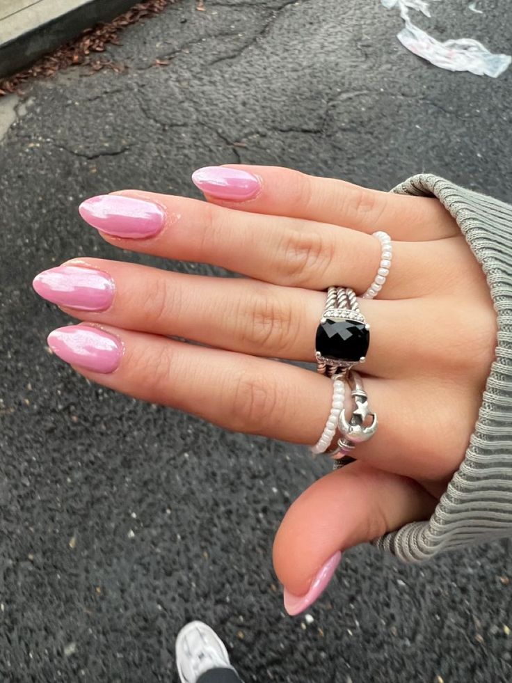 Trendy Nails Oval Short, Subtle Pink Chrome Nails, Medium Pink Chrome Nails, Chrome Pink Nails Short, Light Pink Nails For Hoco, Punk Chrome Nails, Pink Hailybiber Nails, Light Pink Chrome Nails Short Square, Light Pink Plain Nails