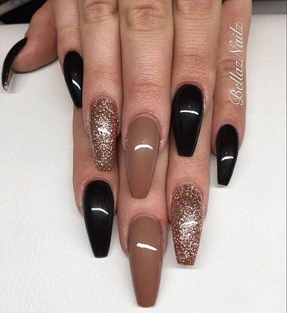 Brown Nail Art, Unghie Sfumate, Brown Nails Design, Brown Nail, Brown Glitter, Nails Brown, Fall Acrylic Nails, Gold Nail, Makijaż Smokey Eye