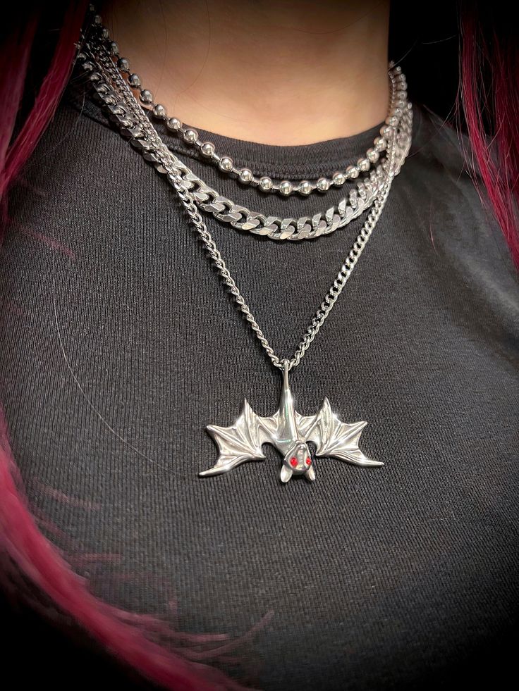 🦇Bat Necklace ⛓ 100% solid stainless steel 💦 Waterproof 🚫 NO green skin. NO tarnish. NO rust 🔗 Adjustable from 18”-21” 👽 Features “CYBERSPACE” alien tag Silver Jewelry For Halloween Streetwear, Silver Necklace For Halloween Streetwear, Halloween Stainless Steel Chain Necklace, Bat Necklace, Green Skin, Gold Jewelry, Bat, Rust, Stainless Steel