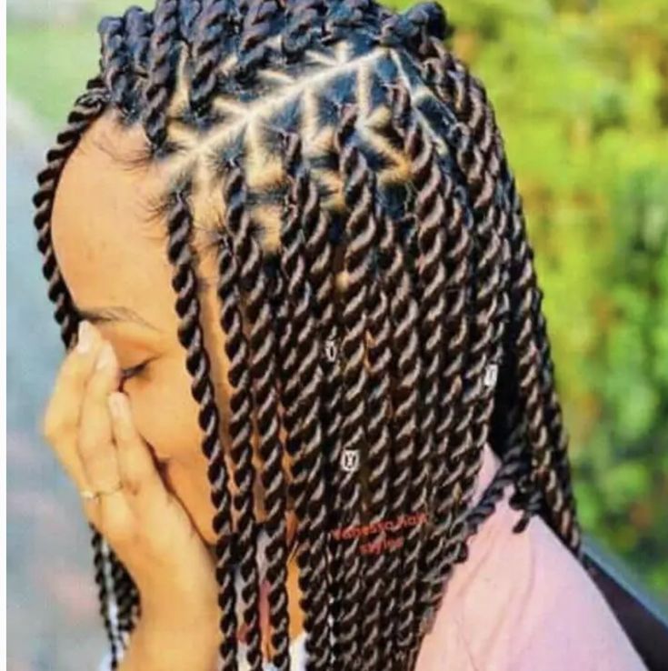 Twists With Straight Braiding Hair, Senegalese Twist Braids Medium, Senegalese Twist Hairstyles Medium, Singalese Twist, Senglease Twist, Rope Hairstyles, Sengelese Twist, Medium Twist Braids, Rope Twist Braids