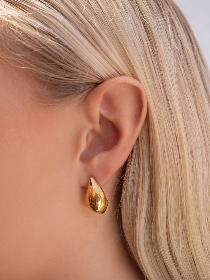 Earrings in Stainless Steel with Gold Plating Size: 21.6mm x 13mm Product code: WEAR_042 Designer's Notes Introducing our exquisite Drop Earrings, designed to add a touch of elegance and sophistication to any look. Perfect for both everyday wear and special occasions, their versatile style complements a wide range of outfits. Crafted with meticulous attention to detail, our Drop Earrings are the perfect accessory to elevate your ensemble with a touch of understated glamour. Please note that all our pieces are crafted by hand and one-of-a-kind, and may therefore vary slightly in size, shape, and color. 2.9.1.0