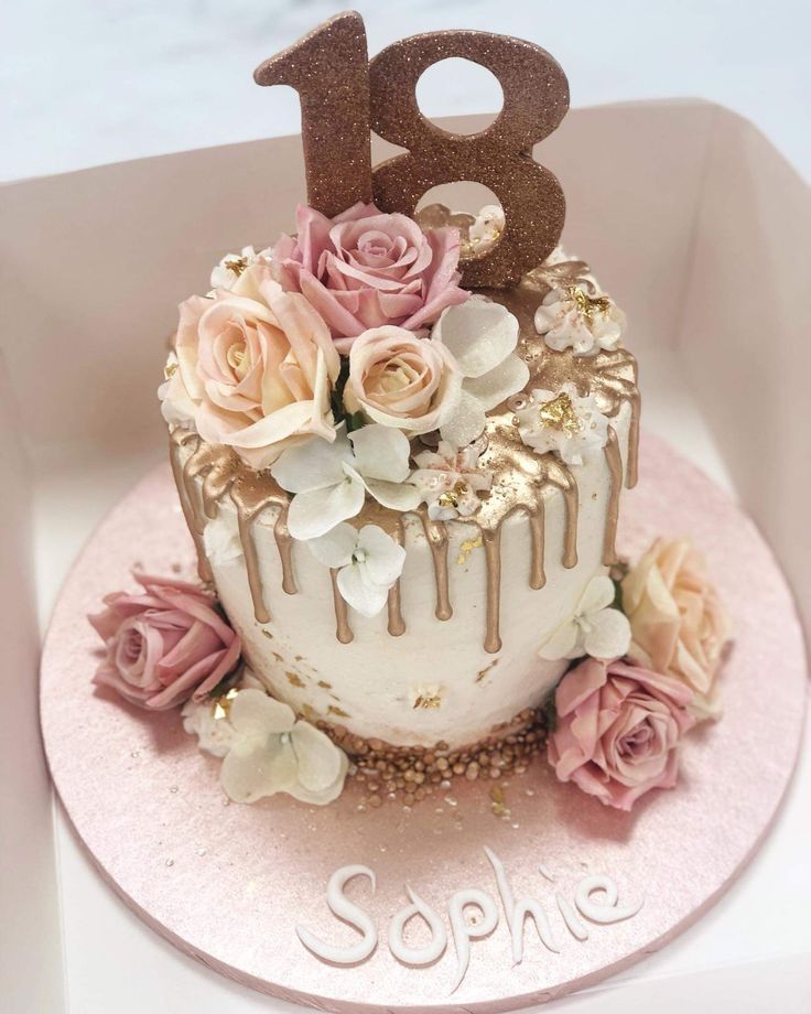 18th Birthday Cake Flowers, 18th Birthday Cake For Girls Elegant, Beautiful Birthday Cakes For Women, Classy Cakes Birthday For Women, 18birthday Cake, Classy 21st Birthday Cake, 18th Bday Cake, Happy Birthday Torte, 18th Birthday Cake Designs