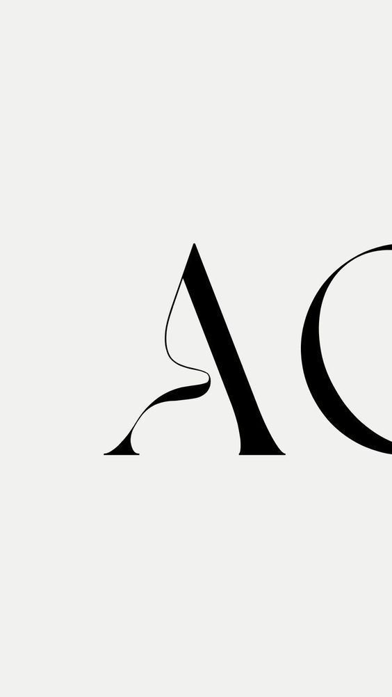 the letter q is made up of black letters and an elegant font that looks like it has