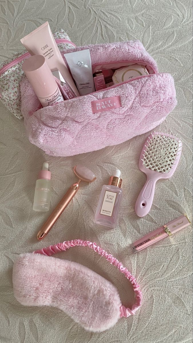 Koleksi Makeup, Makeup Bag Essentials, Pink Lifestyle, Instagram Baddie, Pink Life, Pretty Skin Care, Pretty Skin, Pink Girly Things, Pink Vibes