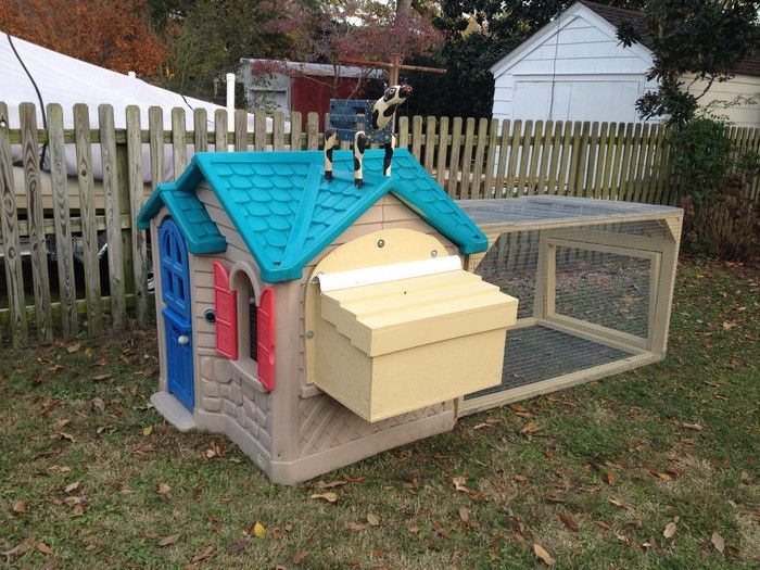 a small bird house with a blue roof