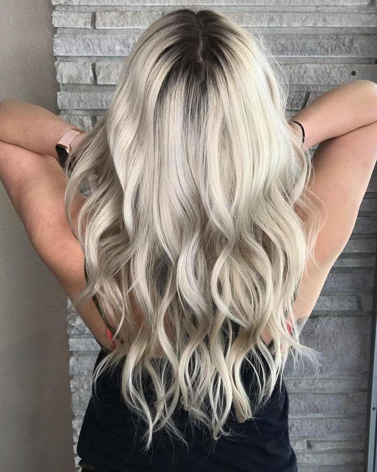 Cool Toned Blonde Hair With Shadow Root, Blonde Hair Purple Roots, Smudge Root, Root Smudge, Blonde Hair With Roots, Celebrity Hair Colors, Hair Shadow, Blonde Roots, Ash Blonde Hair