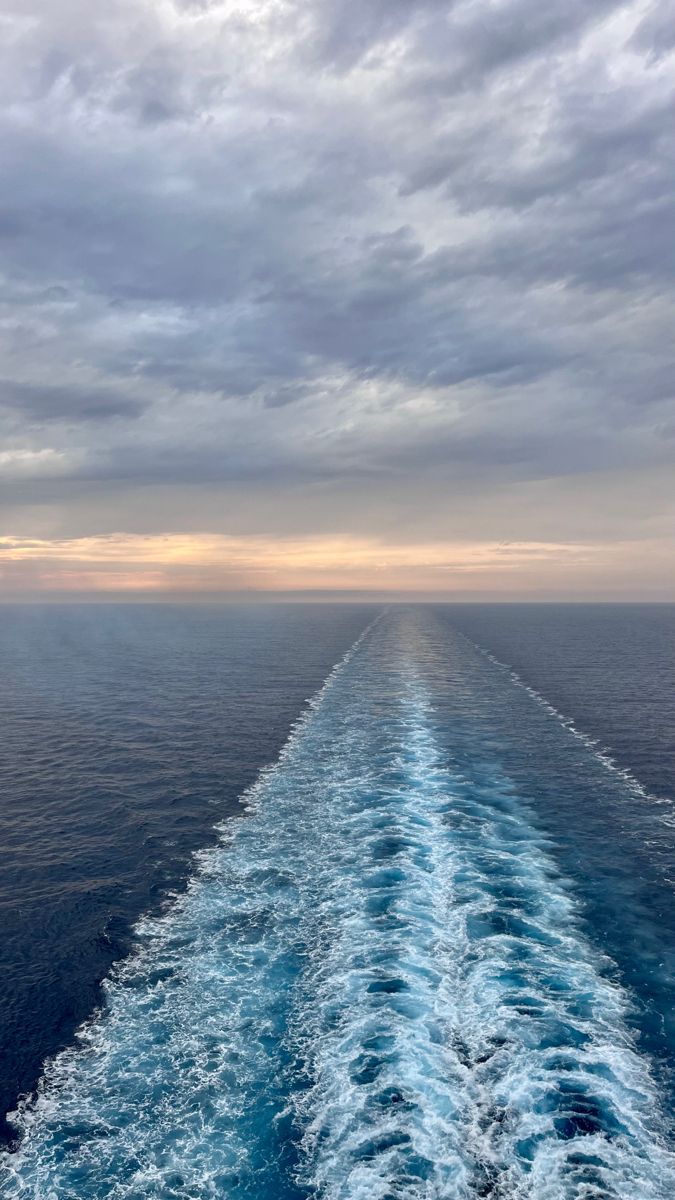 the back end of a boat traveling through the ocean