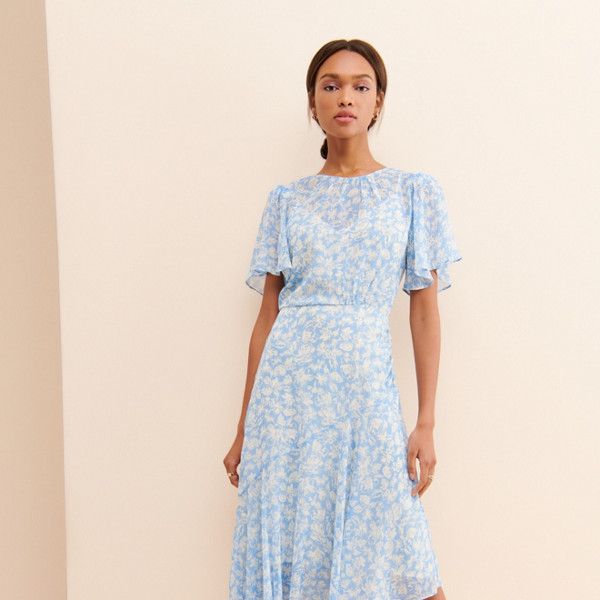 New England Wedding Guest Dress, Spring Dress With Sleeves, Blue And White Dress Outfit Classy, White Dress Outfit Classy, Fish Pattern Design, Modest Spring Dresses, Blue Spring Dresses, Crochet Fish Patterns, Summer Dresses With Sleeves