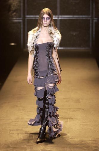 Distressed Fashion Runway, Poses For Runway Model, Gothic Runway Fashion, Runaway Outfit, Southern Gothic Fashion, 90s High Fashion, Wild Fashion, John Richmond, Fashion Project