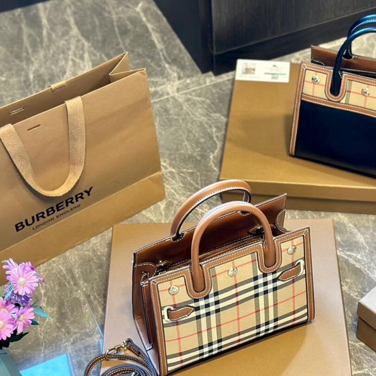 Terrele Title Handbag Messenger Bag Tote Bag Tote Size 26cm Burberry Handbags, Burberry London, Messenger Bag, Burberry, Bag Lady, Handbags, Tote Bag, Women Shopping