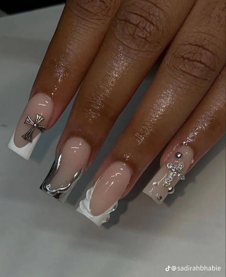 Romeo Santos Concert Nails, Medium Nails Baddie, Medium Length Nails With Gems, White Prom Nails Short, Short Birthday Acrylic Nails, Minimalist Birthday Nails, Med Nail Designs, French Birthday Nails, Nail Designs Birthday Ideas