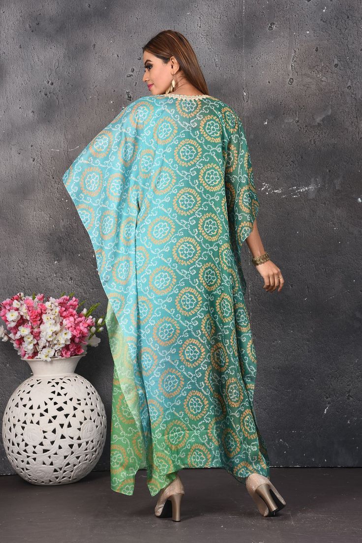 Elegant ombre green bandhani print kaftaan dress is a perfect party and festive wear. Shop designer dresses in USA from Pure Elegance. Suits Sharara, Bandhani Print, Ombre Green, Anarkali Dresses, Outfits Indian, Sharara Suits, Indian Designer Suits, Palazzo Suit, Fashion Journals