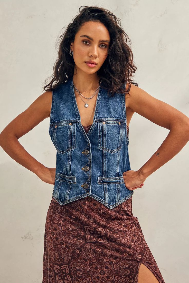 Trendy Summer Outfits 2022, Denim Vest Outfit, Summer Outfits 2022, Denim Waistcoat, 70s Denim, Waist Coat, Denim Ideas, Trendy Summer Outfits, Outfits 2022