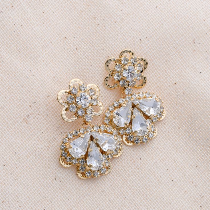 Our LEXI earrings, which are the tiny version of LEXES, are absolutely gorgeous to wear for a special occasion or a day outing. The silhouette consists of a floral design filled with crystals shaped in a leaf form to add a fine look. Handcrafted Highest Quality Swarovski / Cubic Zirconia Platinum plated Guards against scratches and tarnish. approximate size 1" length 0.5" width Nickel free Free Shipping in USA