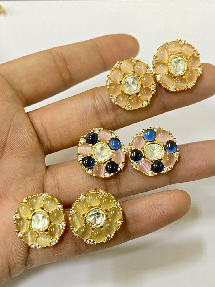 Handmade indian famous Jaipur polki earring  With 22k yellow gold plating! CZ Polki with colour plain stone handwork. Made by Ray fineornates Jewellery from India - for your every type of occasion and mood ✔ HIGH QUALITY~ We make everything by hand and pay extra attention to high-quality materials. Our products are all sanitised.   ✔ Dazzling~ Our handmade product bring you the superior feeling in every occasion, in the office or in the evening to go out, the minimalist / boho style of our jewel Polki Earrings, Boho Stil, Jaipur, Jewelry Earrings Studs, Boho Fashion, Etsy Earrings, Yellow Gold, Jewelry Earrings, Stud Earrings