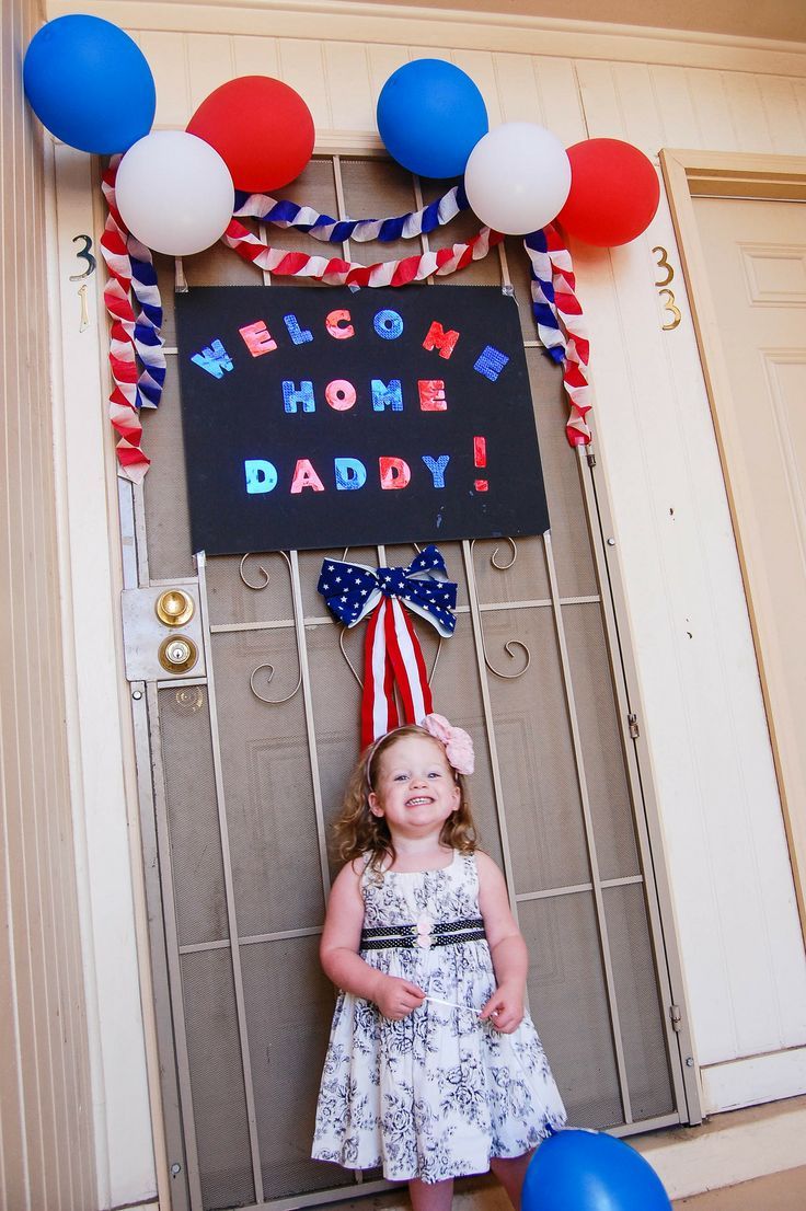 Deployment Homecoming Signs, Welcome Home Crafts, Military Homecoming Signs, Military Welcome Home, Deployment Care Package Ideas, Welcome Home Soldier, Deployment Ideas, Homecoming Decorations, Usmc Wife