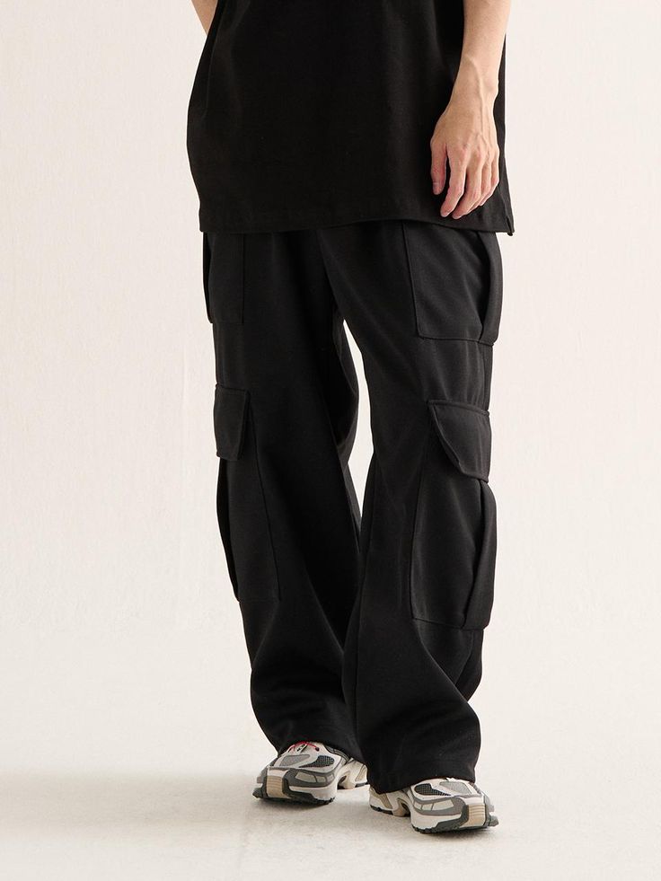 This is a casual and minimal pants by Analogmood that is made out of high quality and sturdy material. With distinctive mood of the design and comfortable wear, you can use it for your daily outfit.- Relaxed wide silhouette- Big cargo pockets detail on the side- Sweat fabric with soft touch and elasticity Oversized Solid Sweatpants With Pockets, Black Cotton Wide Leg Pants With Cargo Pockets, Black Wide-leg Techwear Cargo Pants, Baggy Black Parachute Wide-leg Pants, Black Baggy Wide-leg Parachute Pants, Black Wide-leg Utility Cargo Pants, Solid Baggy Techwear Pants, Solid Color Baggy Techwear Pants, Black Wide-leg Cotton Cargo Pants