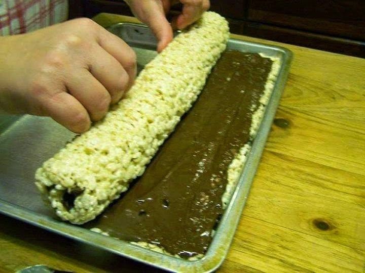 I took these Rice Krispie Roll-ups to a get together recently. Needless to say, I came home with an empty container. Rice Krispy, Crispy Treats, Think Food, Rice Krispie, Roll Ups, Yummy Sweets, How Sweet Eats, Eat Dessert, Sweets Desserts