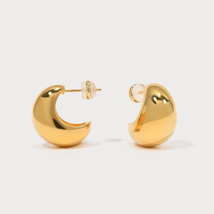 Gold earrings in a crescent shape When the crescent moon is covered with gold, the gold earrings are the most dramatic jewels in the world. As if blessed by Luna, the crescent moon earrings represent plump grapes, representing the joy of harvest. Bold and timeless gold crescent moon earrings are the perfect medium to show personal taste and express individual confidence. Chunky gold hoop earrings are available in gold and silver These chunky gold hoop earrings are made of brass and 18k gold plat Chunky Gold Hoop Earrings, Diamond Rings Design, Gold Earrings For Women, Chunky Hoop Earrings, Crescent Moon Earrings, Mother Of Pearl Earrings, Baroque Pearl Earrings, Crescent Shape, Pearl And Diamond Earrings