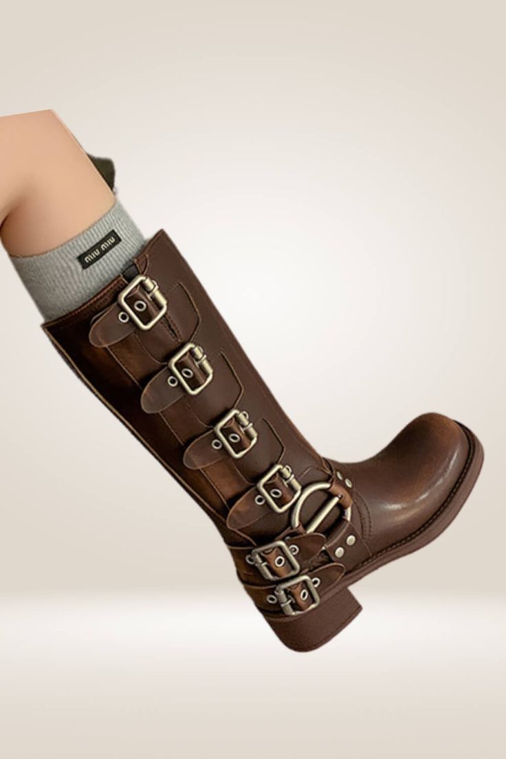 Brown Buckle Boots, Equestrian Style Boots, Knight Boots, Party Kleidung, Girly Shoes, Mini Robes, Maxi Robes, Sparkly Dress, Buckle Boots