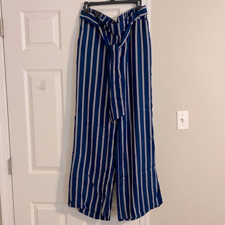 Cute Blue Striped Wide Leg Pants! Never Worn, New With Tags. Size 14 Striped Wide Leg Pants, Rayon Pants, Stretchy Pants, Banana Republic Women, Banana Republic Pants, Palazzo Pants, Pants Color, Bottoms Pants, Leg Pants