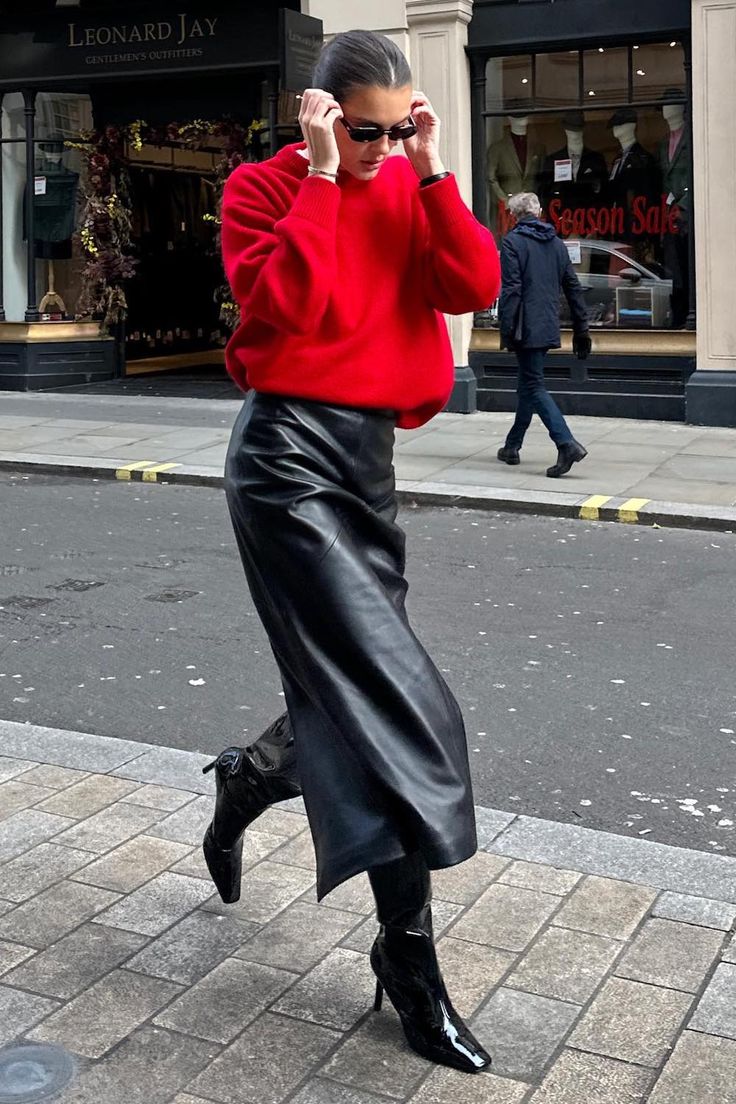 Red Jumper Outfit, Leather Midi Skirt Outfit, Black Friday Fashion, Leather Skirt Outfit, Leather Pants Outfit, Midi Skirt Outfit, Oufits Casual, Jumper Outfit, Pencil Skirt Outfits