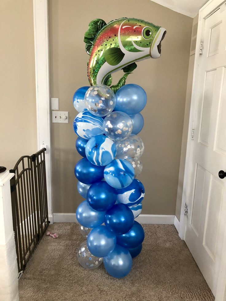 a fish balloon column with blue and white balloons