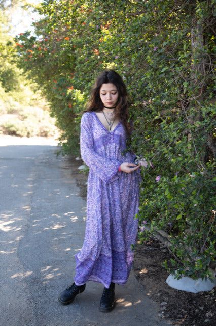 Jade Printed Maxi dress is perfect for beach-to-bar occasions. Some of our favorite touches, sophisticated and graceful design, make this dress an instant Blue Boheme classic.Sizes: SM & ML 100% Cotton Color: LavenderModel Height: 5'7Bust: 32BWaist: 24Hips: 32 Dress Lavender, Indian Cotton, Printed Maxi, Printed Maxi Dress, Maxi Dresses, Jade, Lavender, Maxi Dress, Summer Dresses