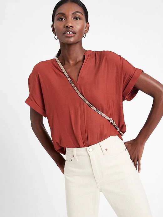 Swing Popover Top | Banana Republic Versatile Rayon Blouse With Shirttail Hem, Chic Rayon Tops With Shirttail Hem, Flowing Fabric, High Rise Style, Top Banana, High Waist Fashion, Flowy Top, Box Pleats, Flowy Tops