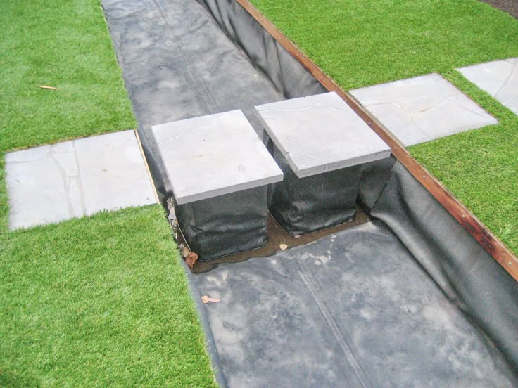 the concrete blocks are laying on top of the grass