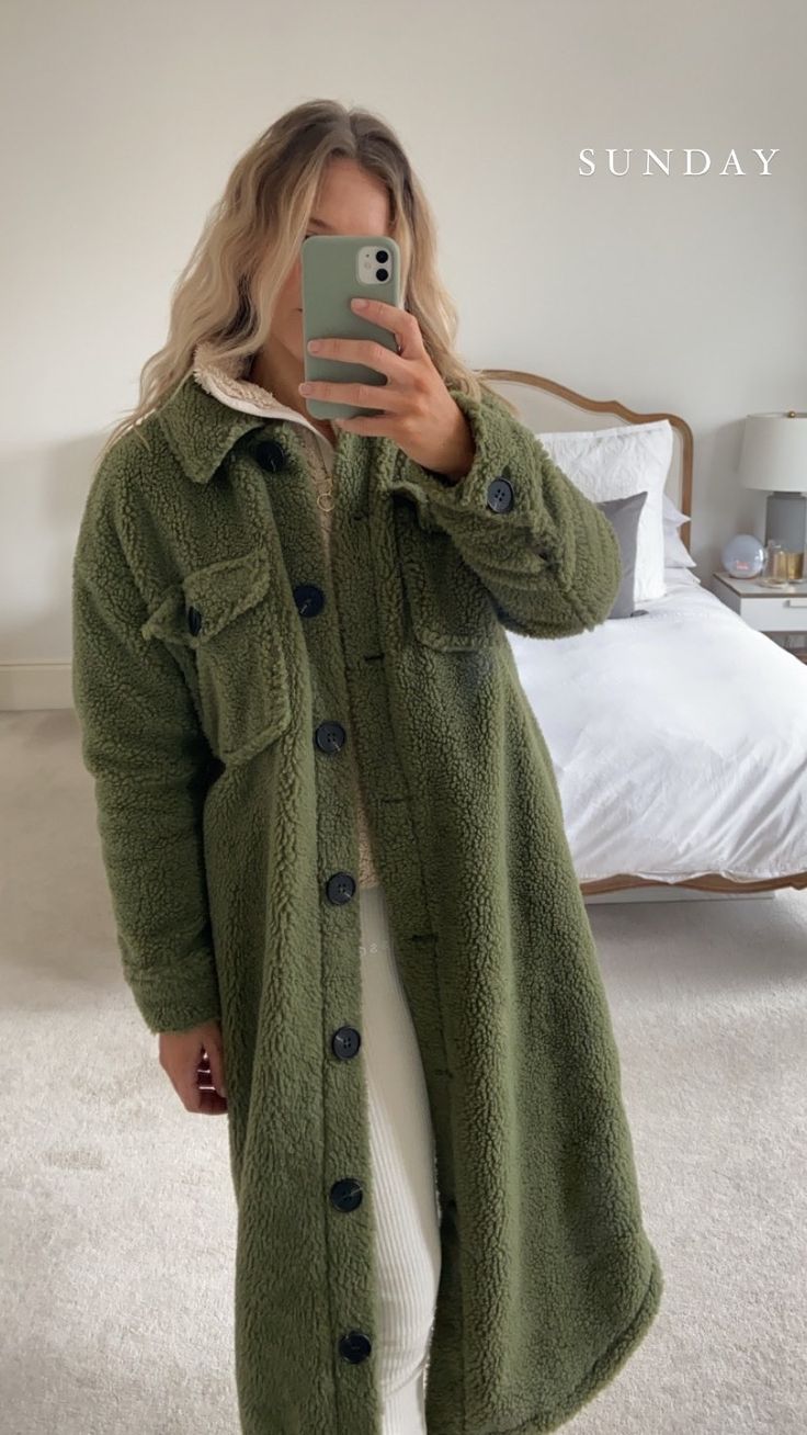 Casual Sunday Style | Oversized Teddy Coat | Lifestyle Blog | What I Wore Olive Green Teddy Coat Outfit, Green Teddy Coat Outfit, Teddy Sweater Outfit, Teddy Coat Street Style, Teddy Coat Outfit, Casual Weekend Style, Teddy Sweater, Coat Street Style, Sunday Style