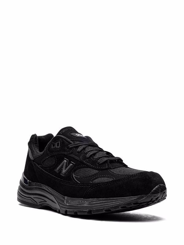 New Balance M992EA "Triple Black" Sneakers - Farfetch New Balance 992, Triple Black, Black Sneakers, Sneakers Black, Logo Embroidered, All Black Sneakers, Patch Logo, New Balance, Top Sneakers