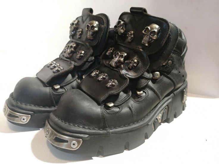 New Rock M.113 on Reactor sole. New Rock Shoes, New Rocks, 2000s Punk, New Rock Boots, Punk Boots, New Rock, Dream Shoes, Edgy Outfits, Hip Hop Fashion