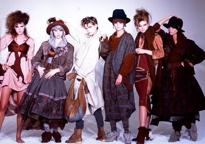 Vivian Westwood A/W Buffalo Girls collection, 1982/1983. Westwood was a prominent fashion designer of the 70s, 80s, 90s, and today, who designed "alternative" youth clothing starting in the 1970s. She responsible for bringing punk and new wave fashion to the mainstream in the 70s and created the new romanticism “pirate” look a huge trend in the early 80s. Her designs feature many historic references such as her mini-crini of the 80s. Female Pirate Costume, 90s Fashion Women, Tokyo Street Fashion, Aria Montgomery, Fashion 80s, Tim Walker, 80s And 90s Fashion, Grace Jones, Design Moda