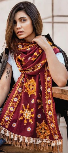 Red and Maroon color Dupatta in Cotton fabric with Embroidered work Punjabi Kurta, Bohemian Scarf, Fancy Embroidery, Designer Anarkali Dresses, Boho Scarf, Winter Shawl, Snow Flake, Fall Scarves, Cotton Scarf