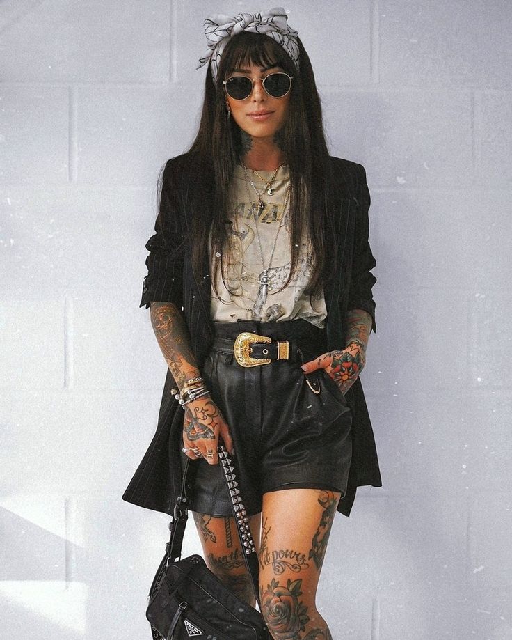 Rocker Chic Style Glam Rock Plus Size, Edgy Fashion Style, Stile Punk Rock, Sammi Jefcoate, Mode Rockabilly, Everyday Aesthetic, Pinterest Fits, Boho Rocker, 23 Style