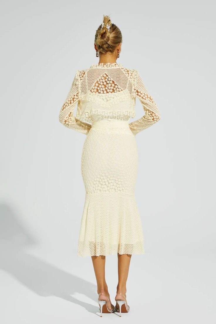 Vita Beige Lace Trumpet Set Chic Two-piece Wedding Dress, Elegant Lace Long Sleeve Set, Elegant Long Sleeve Lace Set, Elegant Two-piece Dresses For Wedding, Elegant Two-piece Wedding Dresses, Evening Lace Fitted Sets, Fitted Lace Evening Sets, Elegant Long Sleeve Fitted Two-piece Dress, Formal Fitted Lace Sets