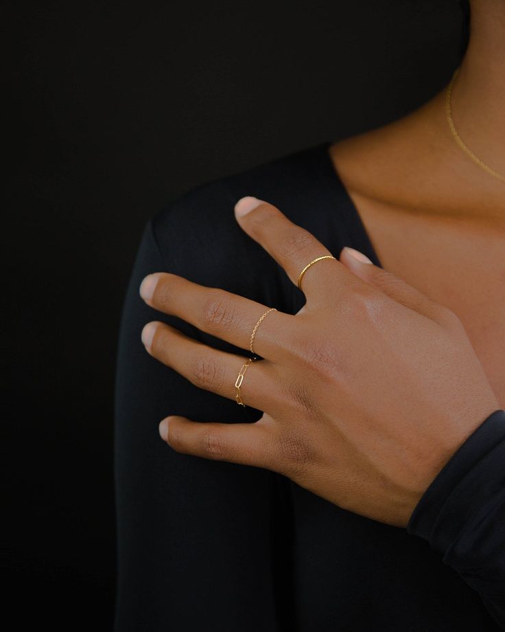 14k Dainty Chain Ring / Super Dainty Link Chain Ring / Barely There Ring Gold Rings / Chain Rings / Simple Stackable Chain Ring - Etsy Ring Combinations Aesthetic, Handwriting Necklace Custom, Rings Chain, Chain Rings, Minimal Classic, Ringe Gold, Linking Rings, Dainty Chain, Gold Filled Ring