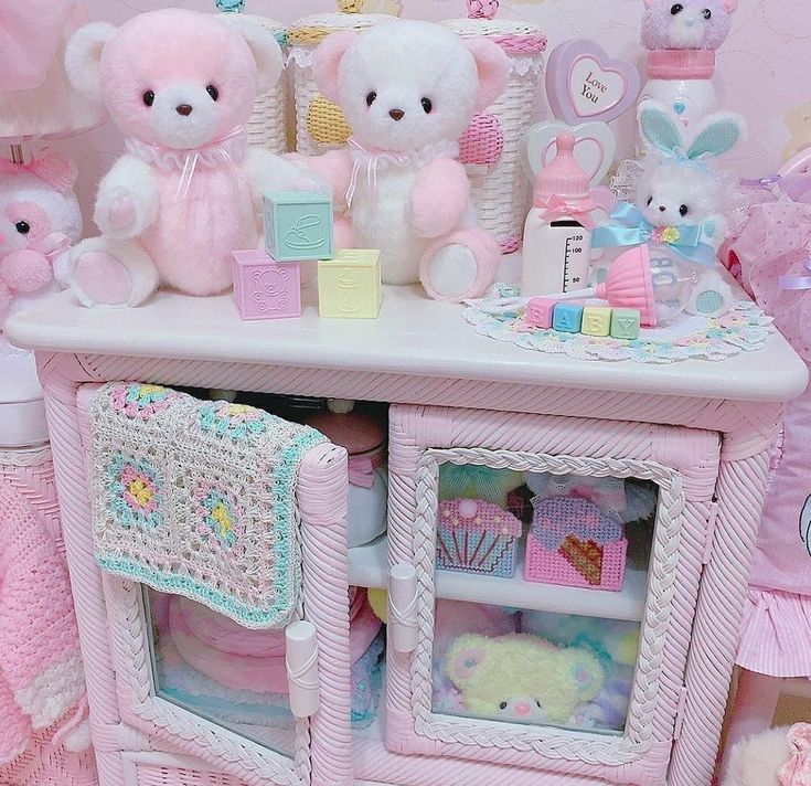 there are many stuffed animals on top of the toy dresser in this room, including teddy bears and other toys