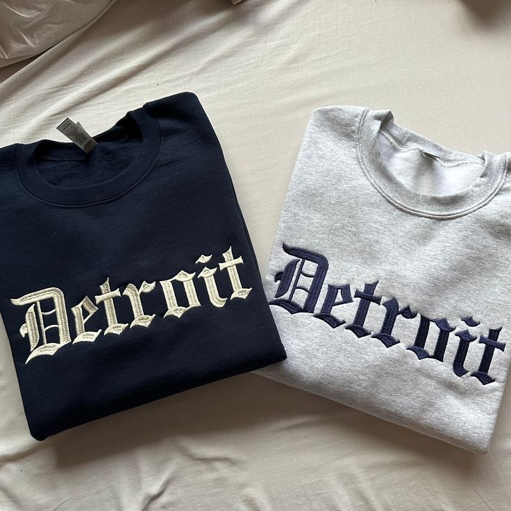 Show your pride every time you wear this Detroit Embroidered Old english sweatshirt.This sweatshirt will keep you comfortable and full of spirit.  Gildan Sweatshirt 8.0 oz., 50/50 pre-shrunk cotton/polyester Reduced pilling and softer air-jet spun yarn 1x1 athletic rib knit collar, cuffs and waistband, with spandex Double-needle stitched cuffs and waistband Collegiate Crew Sweatshirt, Pre-shrunk, Collegiate Crew Sweatshirt Pre-shrunk, Fleece Sweatshirt With Embroidered Text For Streetwear, Streetwear Fleece Sweatshirt With Embroidered Text, Game Day Crew Neck Sweatshirt With Embroidered Text, Team Spirit Fleece Sweatshirt For Streetwear, Sports Fan Cotton Sweatshirt With Embroidered Logo, Fan Apparel Cotton Sweatshirt With Embroidered Graphics, Streetwear Fleece Tops With Embroidered Text