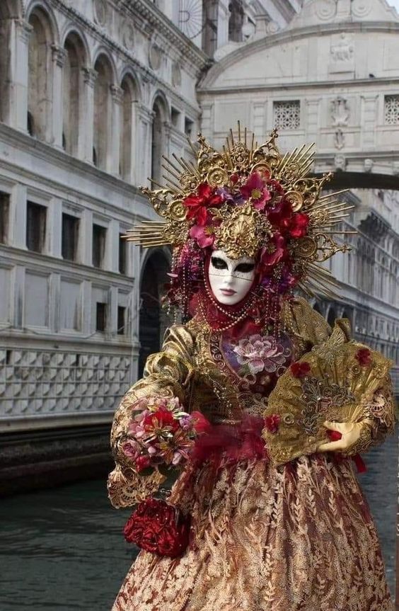 ♔ Le Grand Bal Masqué de Venise Venetian Ball Gown, Venetian Fashion, Feminine Voice, Venetian Costumes, Venice Carnival Costumes, Venice Mask, Venetian Carnival Masks, Venetian Carnival, A Level Art Sketchbook