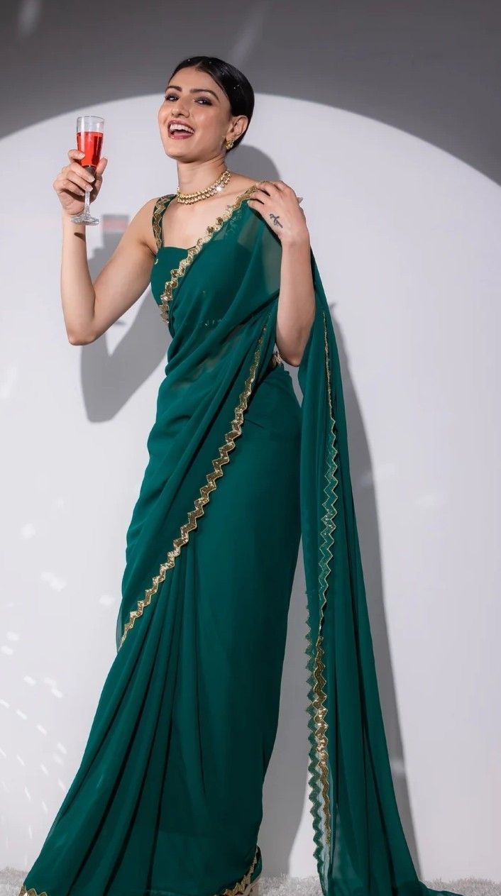 Farewell Saree, Farewell Sarees, Sarees For Girls, Indian Sari Dress, Saree Wearing Styles, Simple Saree Designs, Saree Looks, Saree Wearing, Fashionable Saree