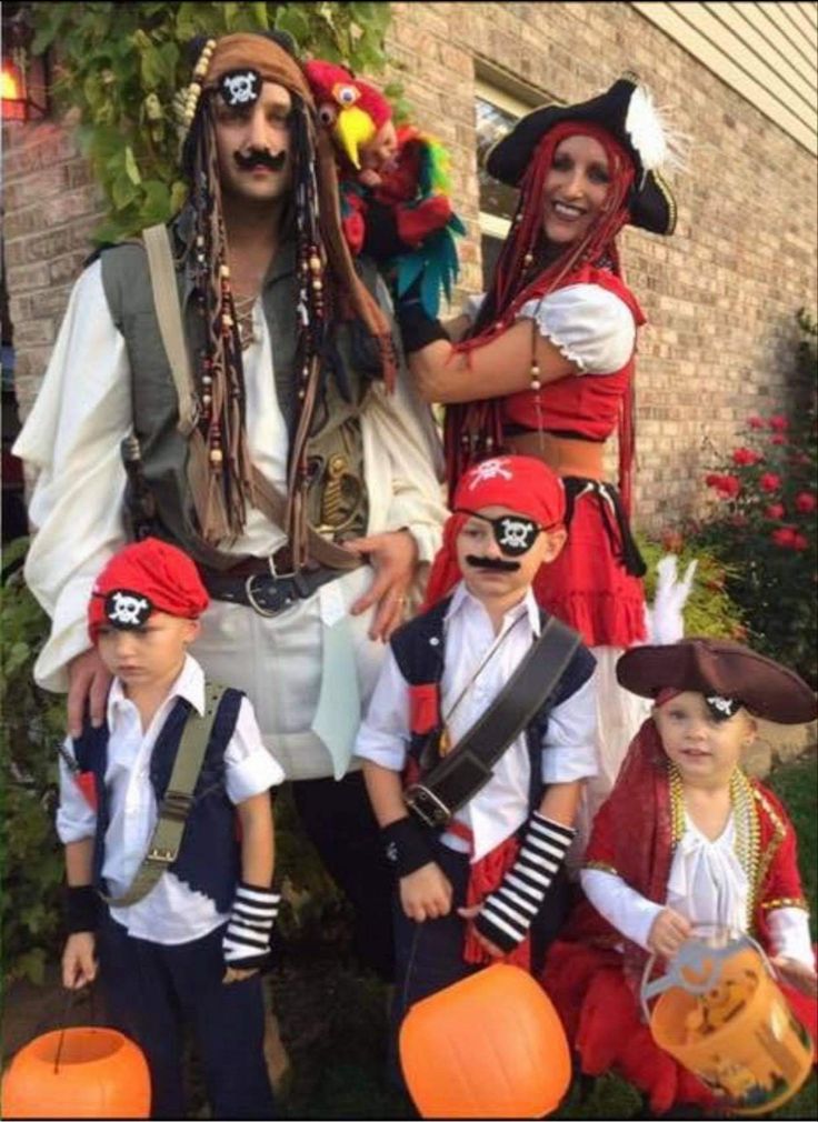 Pirate Family halloween costumes. Check out the Roessner’s! All hand made items!!! They get better every year!! Get crafty. DIY Costume ideas every year from the Roessner family of 6. Mom sews all the costumes! What will they think of next? Amazing halloween costume ideas.. Parrot (Aria) was only 16 days old 🤗 All makeup done by Mom Emily as well. Awesome group of people. Family Pirate Costumes Ideas, Family Pirate Costumes, Pirate Wagon, Diy Costume Ideas, Family Halloween Costume, Pirate Costumes, Amazing Halloween Costumes, Halloween Idea, Family Of 6